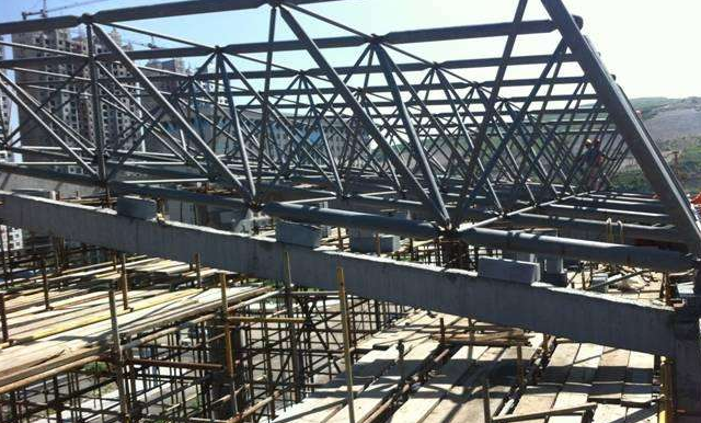 讷河简述网架公司的黑色压型钢板的吊装步履